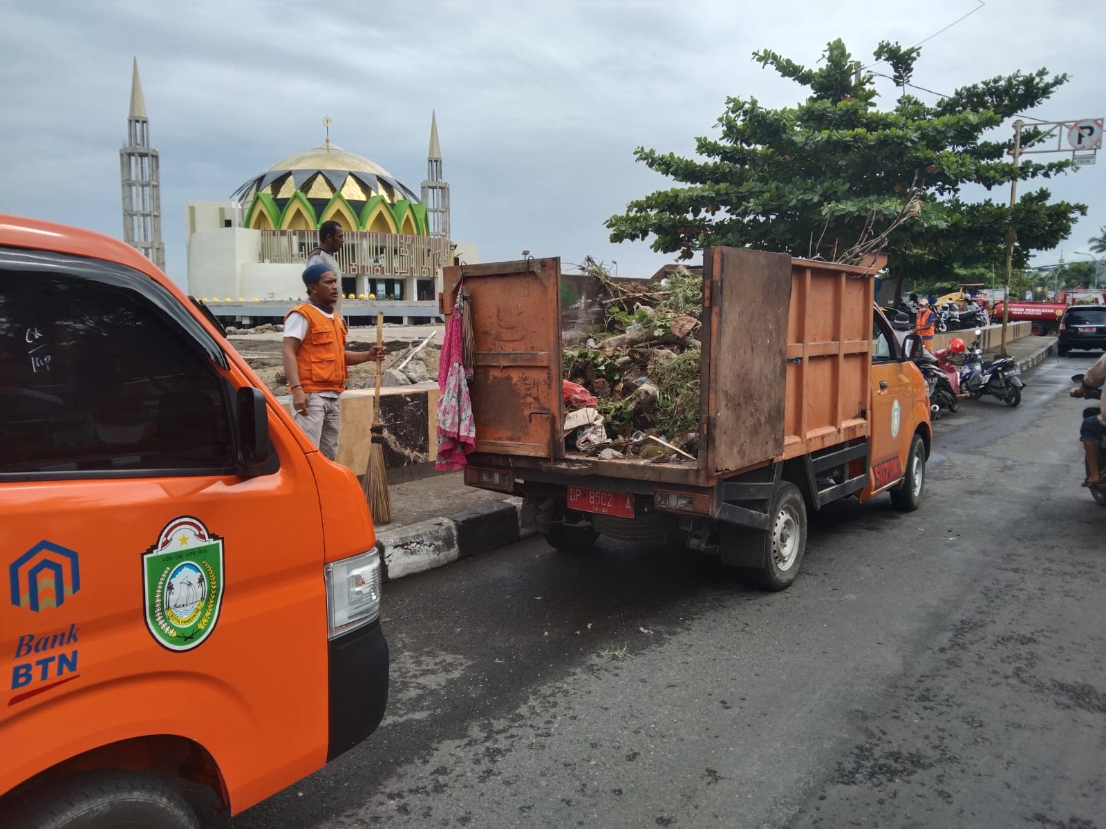 Jelang Pelaksanaan Idul Adha, DLH Parepare Jamin Kebersihan Area Masjid Terapung BH Habibie